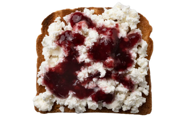 zdrowe tosty śniadaniowe z twarogiem - toast bread berry appetizer zdjęcia i obrazy z banku zdjęć