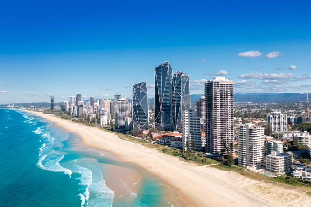 見事なゴールドコーストのスカイラインの空撮 - beach water coastline waterfront ストックフォトと画像