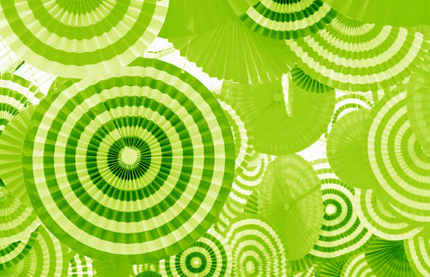 vários tamanhos de papel plissado verde limão arte decorativa para fundo abstrato - lime green pleated pattern green - fotografias e filmes do acervo