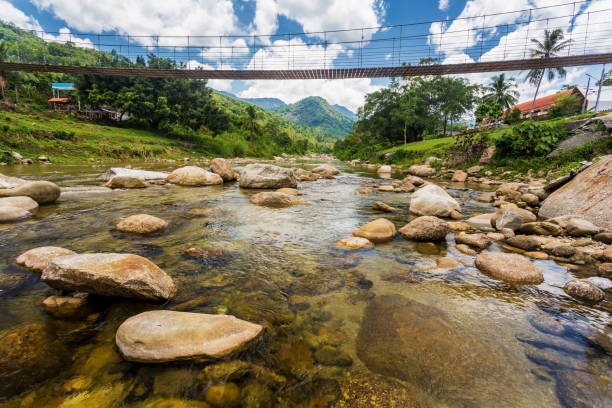 as montanhas e rios na aldeia kiriwong, nakorn sri thammarat., tailândia ásia - nakhon si thammarat - fotografias e filmes do acervo