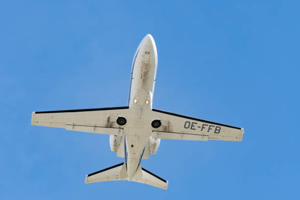 cessna 510 citation mustang odjeżdża z lotniska altenrhein w szwajcarii - cessna_510 zdjęcia i obrazy z banku zdjęć