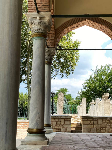istock Burmali Mescit - İstanbul 1415854259