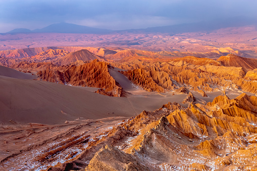 Valle de la Luna, Valle de la Luna al atardecer, Desierto de Atacama, Chile, Sudamérica photo