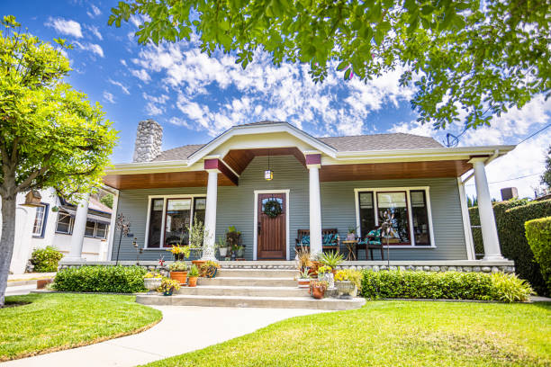 Freshly Painted Craftsman Bungalow House A 1923 Craftsman Bungalow Home with a fresh coat of paint houses of stock pictures, royalty-free photos & images