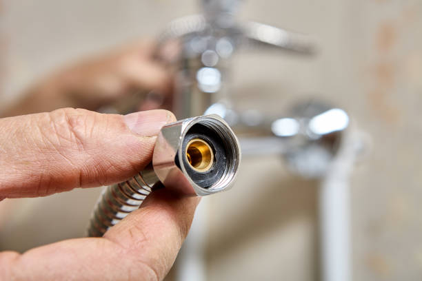 Flexible hose for shower head, plumber replaced rubber gasket seal to fix leak. Ring rubber gasket seal in fixing nut of flexible hose for shower head, plumber fixes leak. gasket stock pictures, royalty-free photos & images