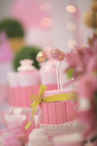 Cakes with lollipops