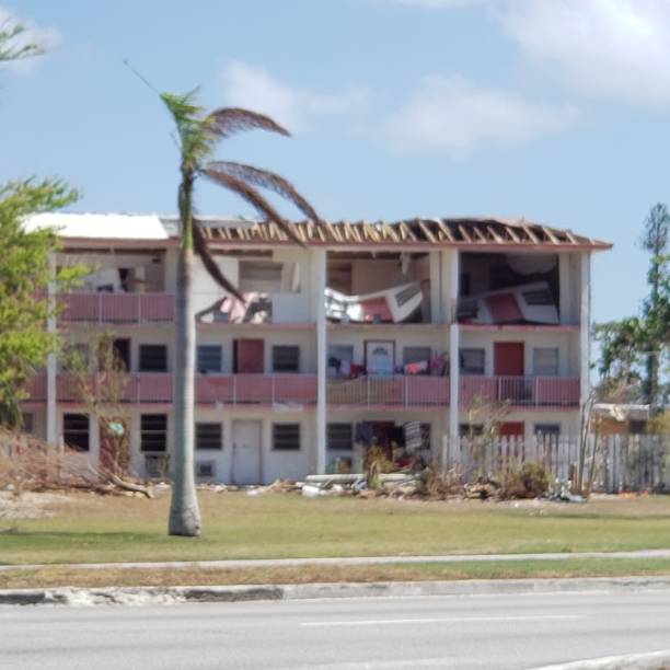 hurrikan-katastrophe - hurricane caribbean house storm stock-fotos und bilder
