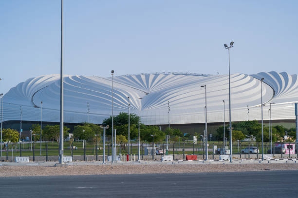 el estadio al janoub en al wakrah es el segundo entre los ocho estadios para la copa mundial de la fifa 2022 en qatar, después de la renovación del estadio internacional khalifa. - fifa world cup fotografías e imágenes de stock