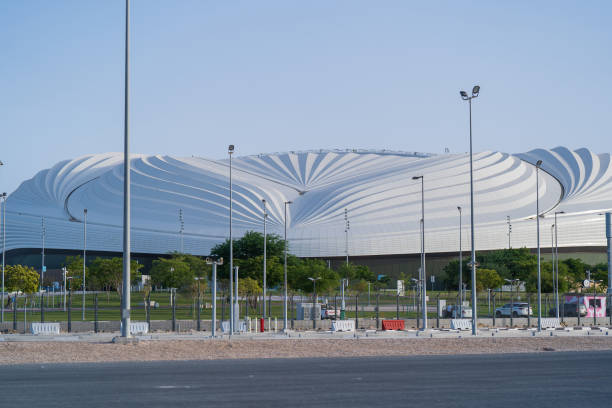 le stade al janoub à al wakrah est le deuxième des huit stades de la coupe du monde de la fifa 2022 au qatar, après la rénovation du stade international khalifa. - fifa world cup photos et images de collection