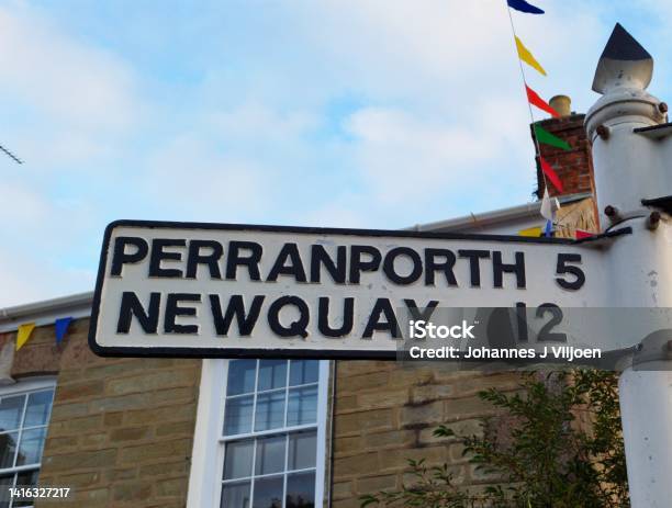 Signage For Direction And Distance To Perranporth And Newquay Stock Photo - Download Image Now