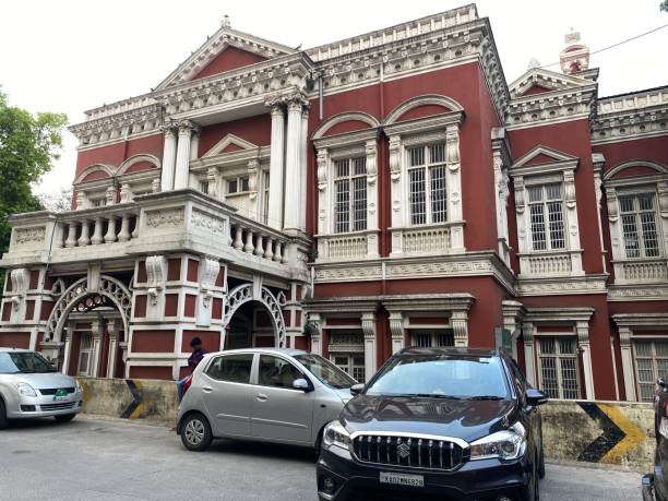 la façade extérieure du bâtiment mayo hall à bangalore - bangalore karnataka india famous place photos et images de collection