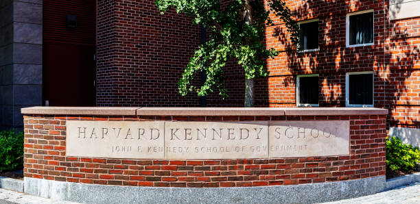 ハーバードケネディスクール - ハーバード大学 - ケンブリッジマサチューセッツ州 - john f kennedy ストックフォトと画像