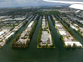 miami-von-flugzeug-bullauge-am-tag-mit-blauem-himmel.jpg?b=1&s=170x170&k=20&c=mzuMEROjY-LfCQGZtdtIDxq5EQ5PfV4EATaLVji22Vk=