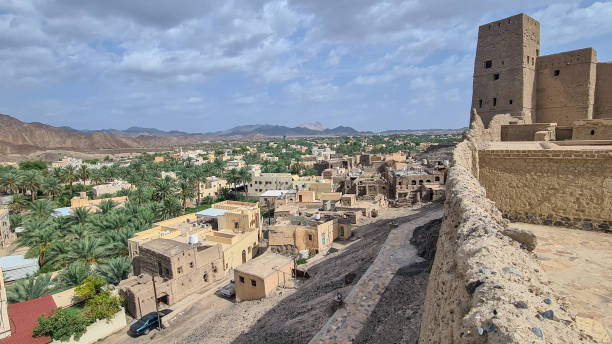 panorama de bahla fort, omã - bahla fort - fotografias e filmes do acervo