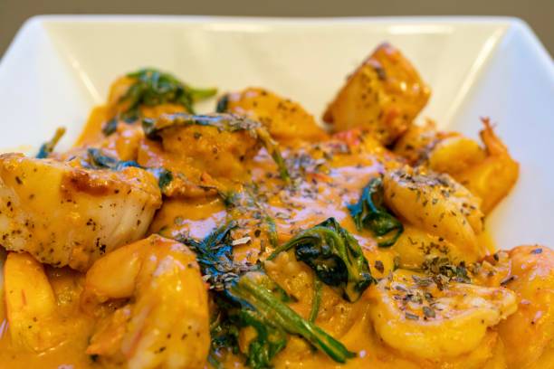 shrimp and grits - grits prepared shrimp restaurant food imagens e fotografias de stock