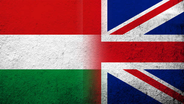 ilustraciones, imágenes clip art, dibujos animados e iconos de stock de bandera nacional del reino unido (gran bretaña) union jack con bandera nacional de hungría. antecedentes de grunge - hungary flag banner dirty