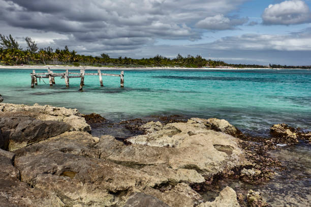 Silence pt.3 image View of an old abandoned wooden pier in Xpu-Ha beach in Mexico. puerto aventuras stock pictures, royalty-free photos & images