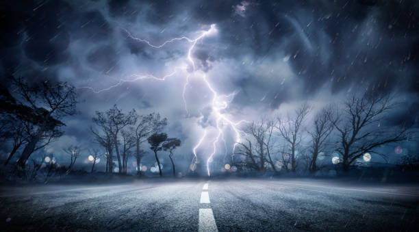 lightning thunderstorm flash in the storm on road - weather concept - tyfoon fotos stockfoto's en -beelden