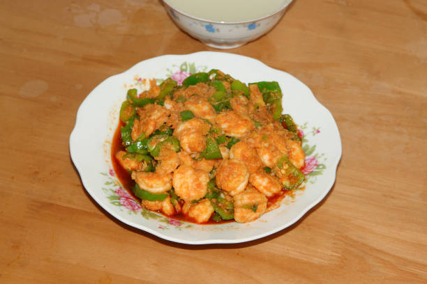stir-fried vegetables with shrimp - buffet japanese cuisine lifestyles ready to eat imagens e fotografias de stock