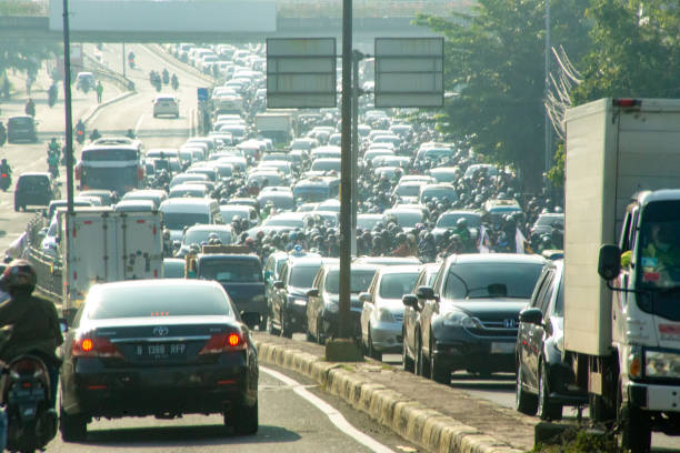 situation de la circulation à jakarta aux heures de pointe - traffic jam photos et images de collection