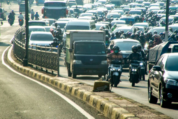 jakarta traffic situation on rush hour - traffic jam traffic car city imagens e fotografias de stock