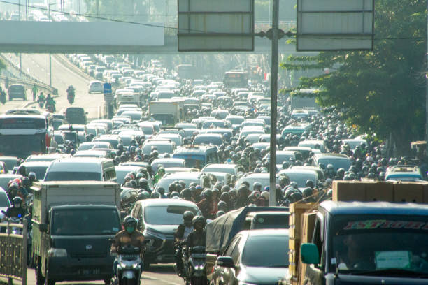 jakarta traffic situation on rush hour - jam up imagens e fotografias de stock