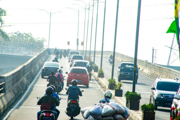 jakarta traffic situation on rush hour - traffic jam traffic car city imagens e fotografias de stock