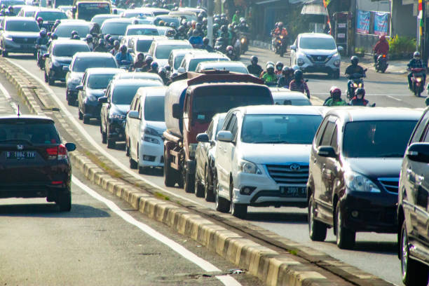 jakarta traffic situation on rush hour - traffic jam traffic car city imagens e fotografias de stock