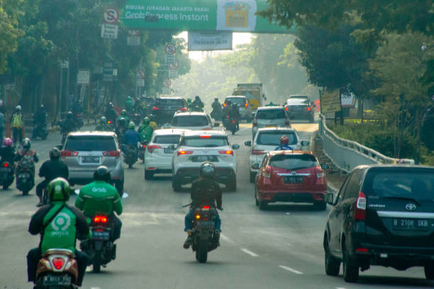 situation de la circulation à jakarta aux heures de pointe - traffic jam photos et images de collection
