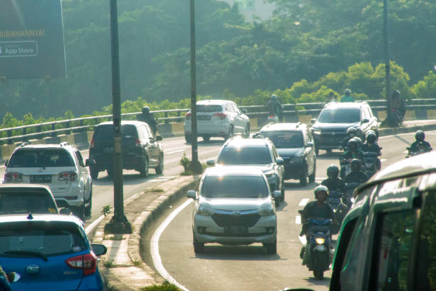 situation de la circulation à jakarta aux heures de pointe - traffic jam photos et images de collection