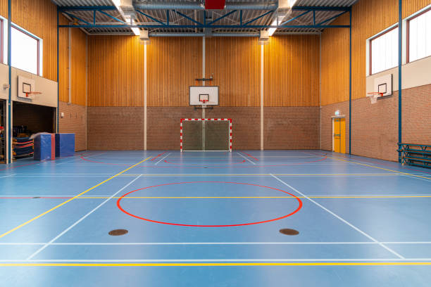 school gym - basketball sport hardwood floor floor imagens e fotografias de stock