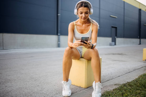 istock Listening to music 1417010363