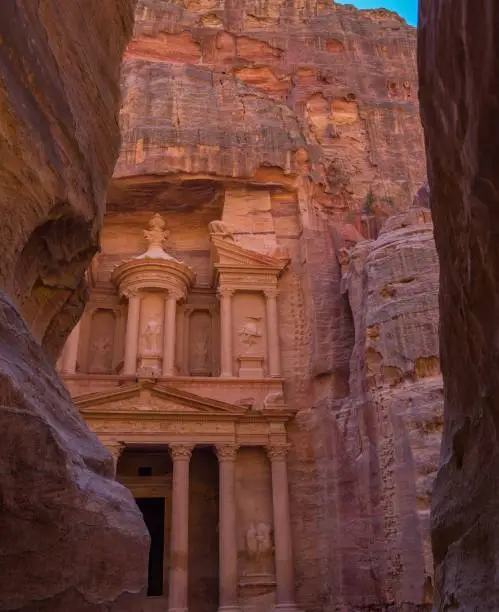 Photo of Beautiful shot of the famous Al-Khazneh temple carved in sandstone in Petra