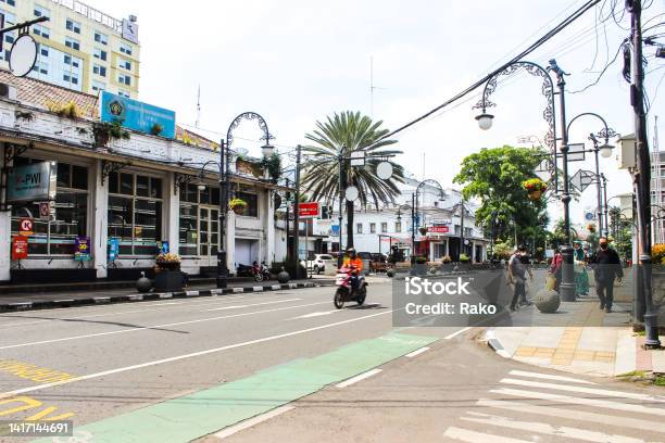 Jalan Asia Afrika Distrik Bersejarah Dan Pusat Kota Tua Di Bandung Foto Stok - Unduh Gambar Sekarang