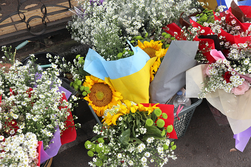 Artificial flower plants used for graduation decorations, graduation items