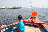 kinder-segeln-auf-yacht-im-meer-kind-segelt-auf-dem-boot.jpg?b=1&s=170x170&k=20&c=vP6hsegEieUjmgfcSMSELRi4HnzQ-K1U8Toe95aLYbw=