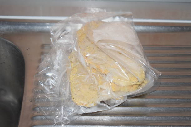 istock frozen Schnitzel in plastic bags 1417288982