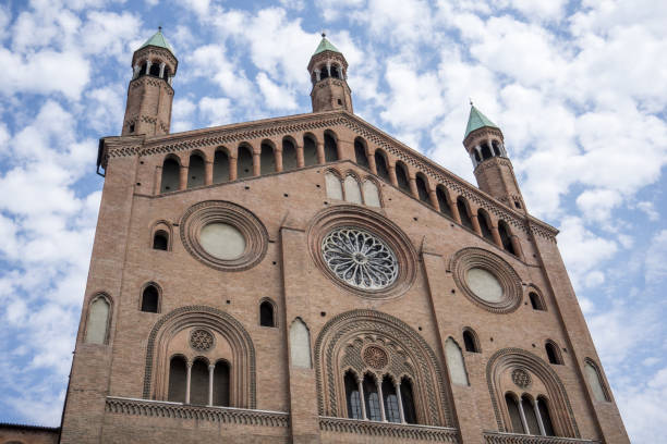 istock Dom of Cremona with blue cloudy sky 1417320142