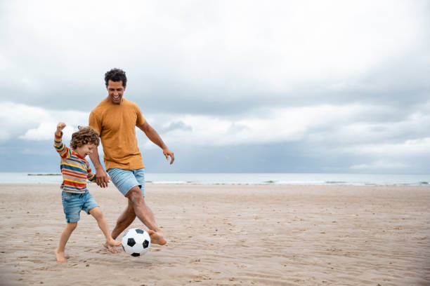 i'm the best footballer! - beach football imagens e fotografias de stock