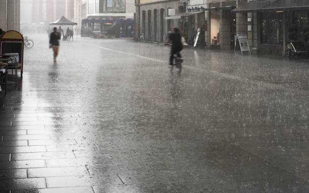 istock Cloud burst in the city 1417345944
