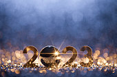 新年2023クリスマスの背景 - ゴールドブルーパーティーセレブレーション