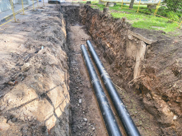 laying of underground communications for residential buildings. black plumbing pipes made of durable and reliable material are buried deep in an earthen ditch - 工業音樂 個照片及圖片檔