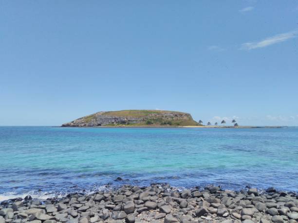 istock Island on the horizon 1417466762