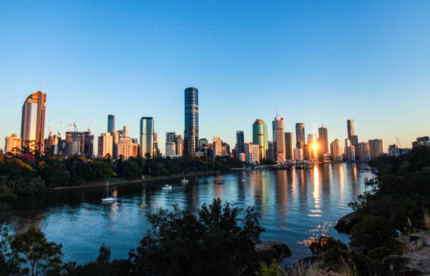 amanecer en brisbane city - brisbane fotografías e imágenes de stock