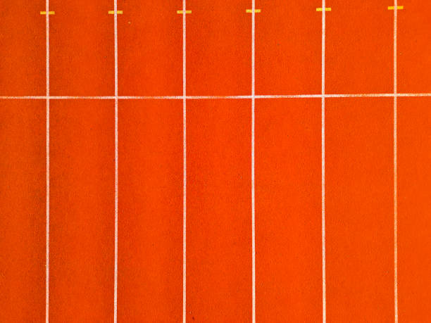 午前中のドローン視点のスタートライン全天候型陸上競技場の真上 - 全天候型トラック ストックフォトと画像