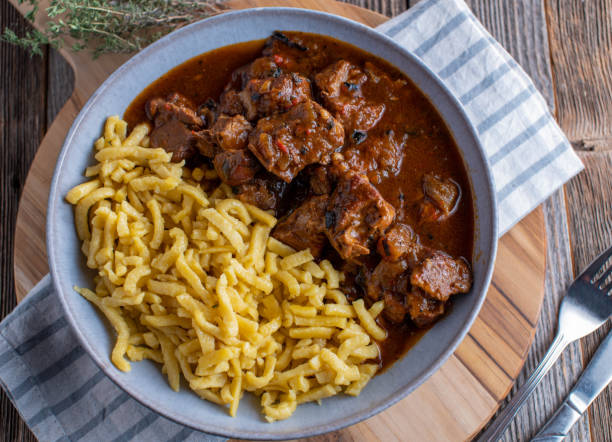 hungarian goulash with spaetzle noodles on a plate - food high angle view table stew imagens e fotografias de stock