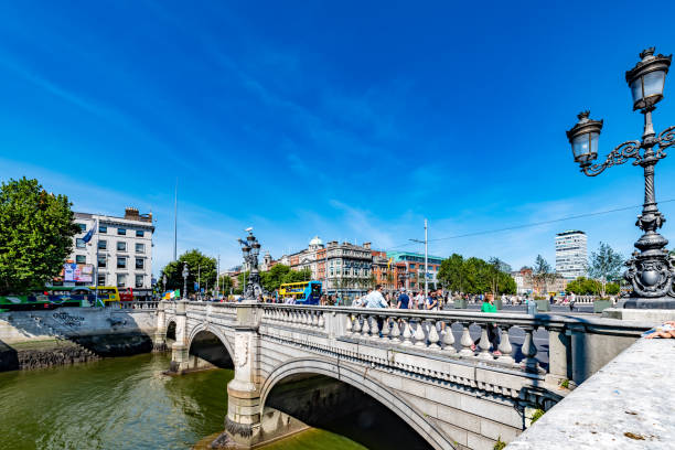 o'connell bridge w dublinie irlandia - oconnell bridge zdjęcia i obrazy z banku zdjęć