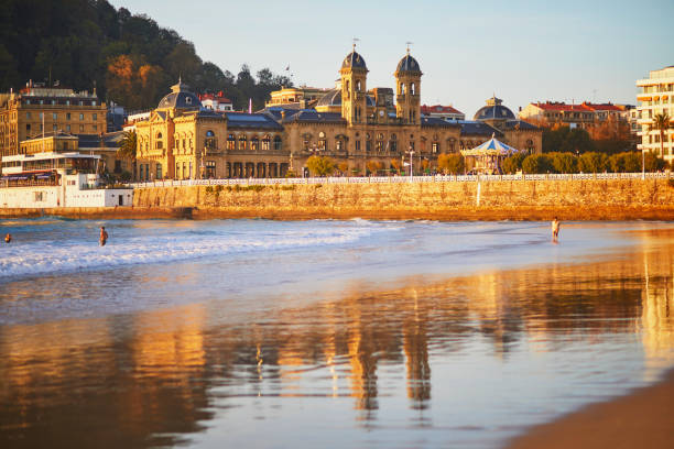 Malerische Aussicht auf den Strand La Concha in San Sebastian, Baskenland, Spanien – Foto