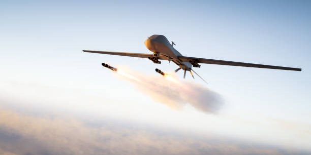 wojskowe drony bojowe uav wystrzeliwujące pociski rakietowe - violent wind zdjęcia i obrazy z banku zdjęć