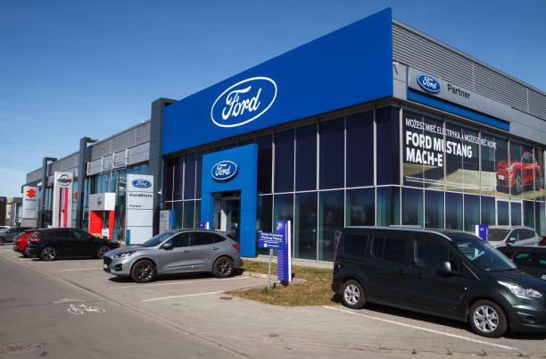 ford cars dealership building entrance, with logo sign. - ford imagens e fotografias de stock